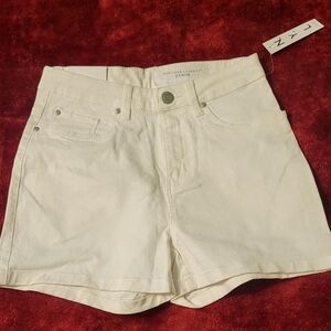 New York Laundry Denim (N.Y.L) White Denim Shorts, Size 3. NWT